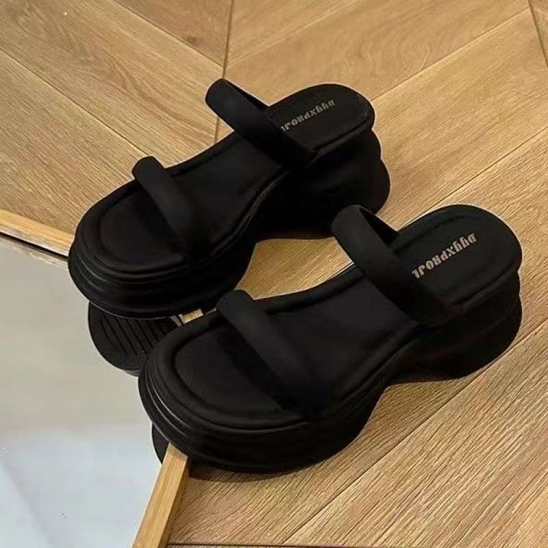 Wear foreign-style thick-soled heightened sandals for women's 2026 summer new Korean version of fashionable versatile casual slippers