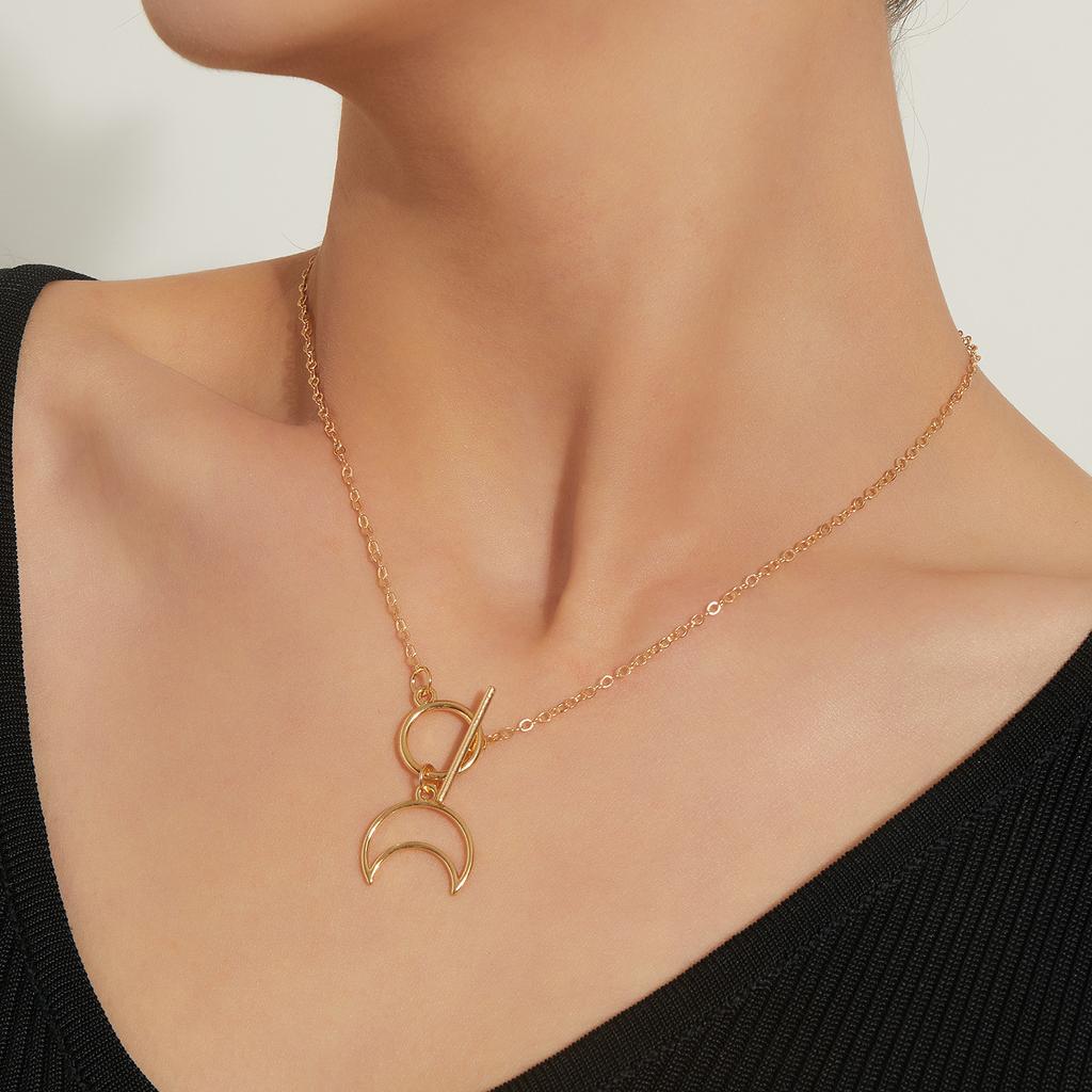 Europe, America, Fashion Moon Shape Trend Women's Necklace, Personality and Temperament Small Hole Chain