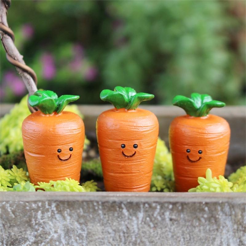 Easter Stake Carrot Statue Smile Carrot Shaped Figurines Plant for Indoor and Outdoor Sculpture Decors