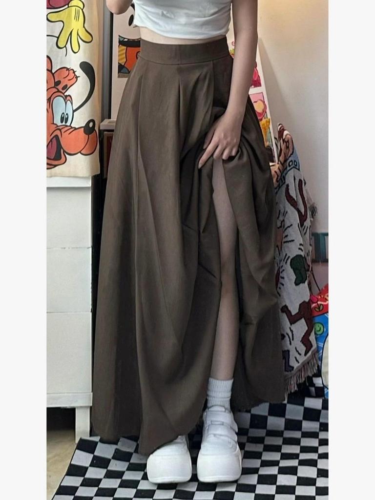 Melaard Retro Brown High-Waisted Midi Skirt: Slimming Winter Style with Minimalist Draping.