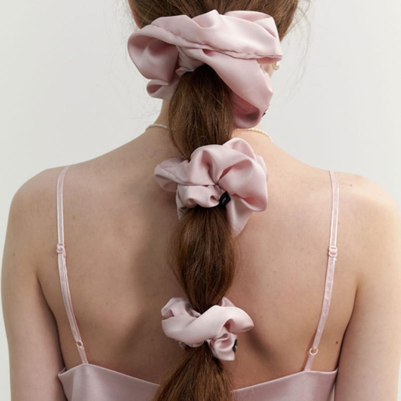 LOVE ME MONSTER Essential Satin Scrunchy M (L241MHA060)