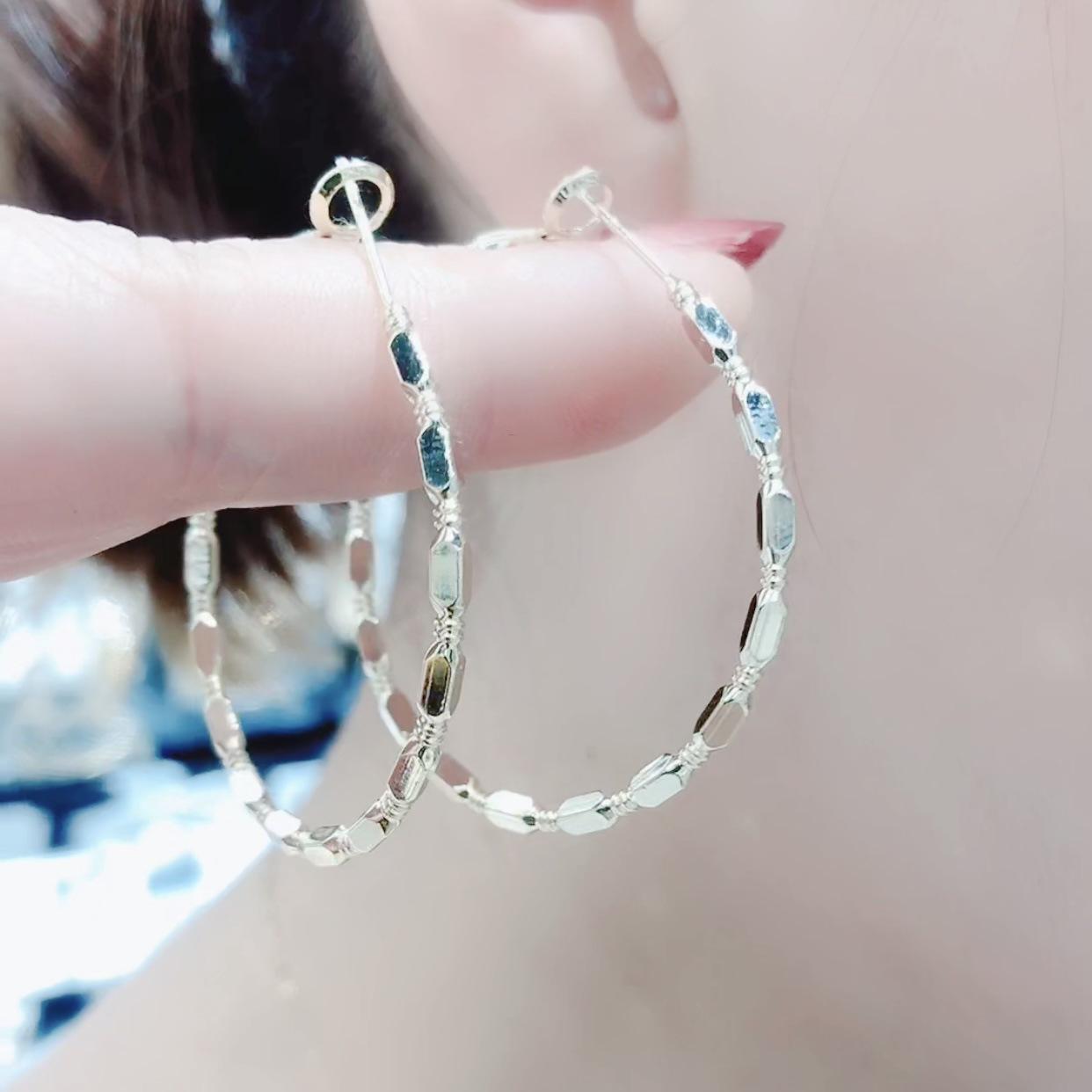 

Трендовые дизайнерские каффы высокого класса 2024 года для женщин Versatile Silver