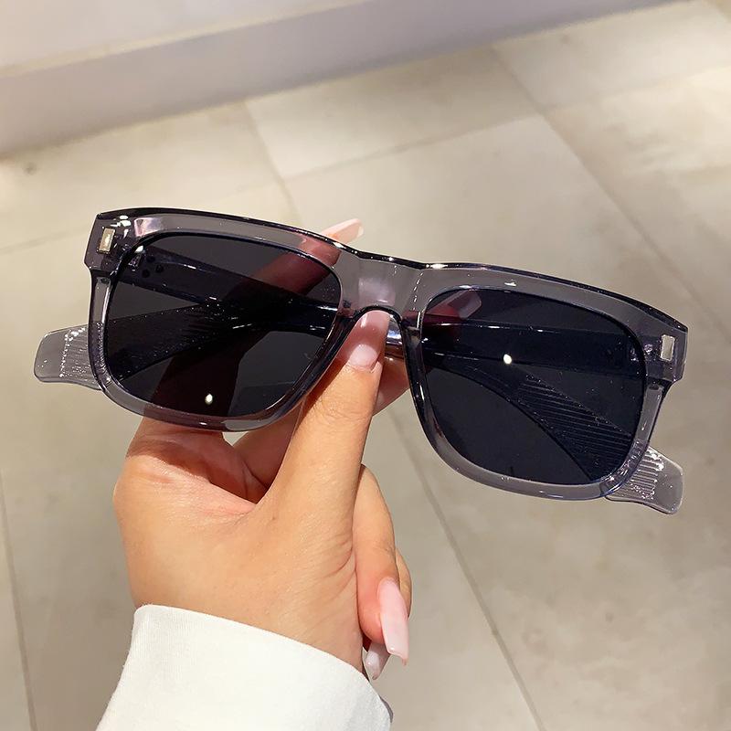 Classic Rivet Square Sunglasses For Men Women Vintage Trendy Luxury Designer Punk Big Frame Shades Fashion Sun Glasses