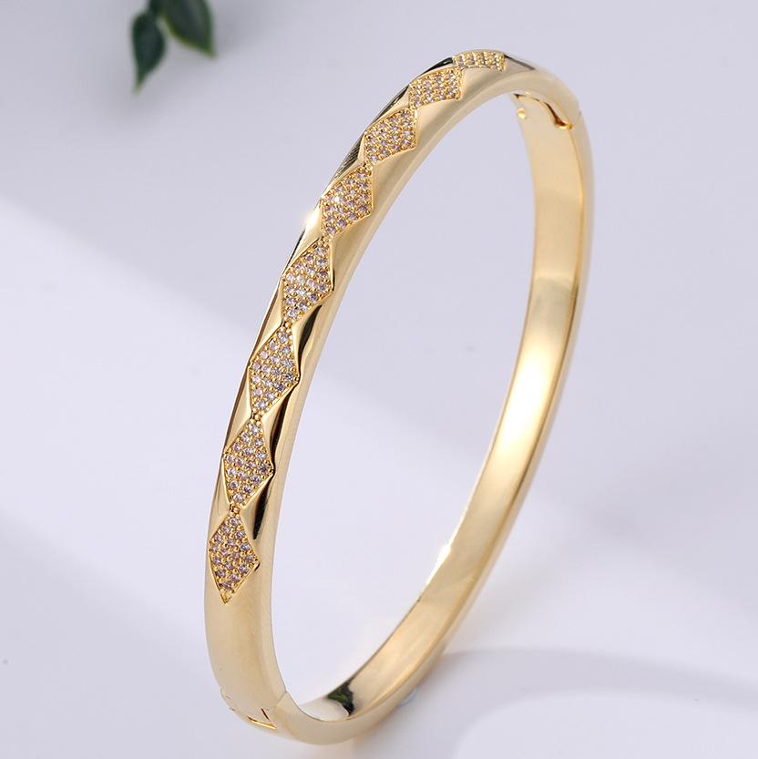 Fashionable and Exquisite Bracelet with Rhombus Pattern and Baby s Breath 17CM