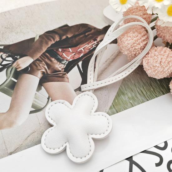 Lederblumen-Anhänger Kirschblüten-Schlüsselanhänger Baumwollgefüllt Niedlicher Blumiger Taschen-Anhänger Blumiger Hänge-Anhänger Tasche Auto-Zubehör