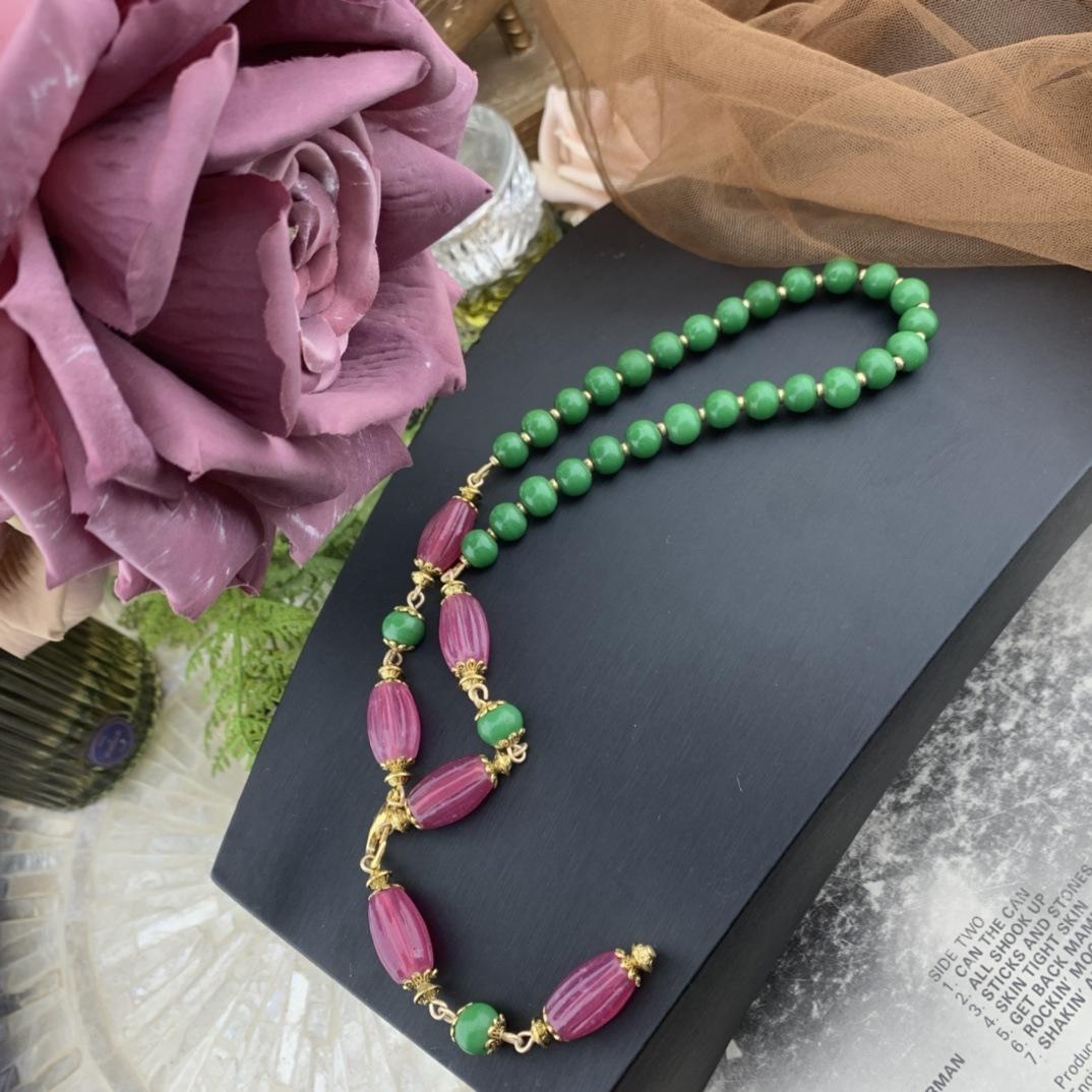

Honeyan vintage light luxury simple model emerald green glazed old material with golden red melon cage bead necklace Necklace