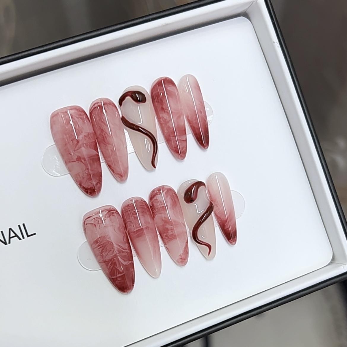 

Чисто ручная работа Фототерапия Носимая броня Таблетки Красная змея Носимая броня Готовое изделие Многоразовые накладки для ногтей Large L