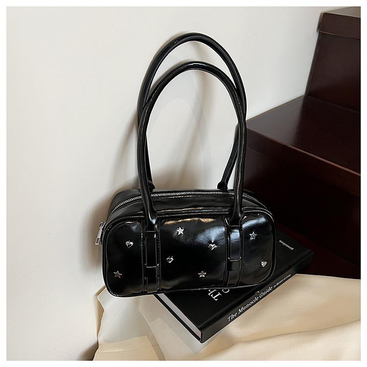 

лето новая высокая ценность ретро заклепки большая вместимость тоут женская мода универсальная портативная сумка через плечо чёрный