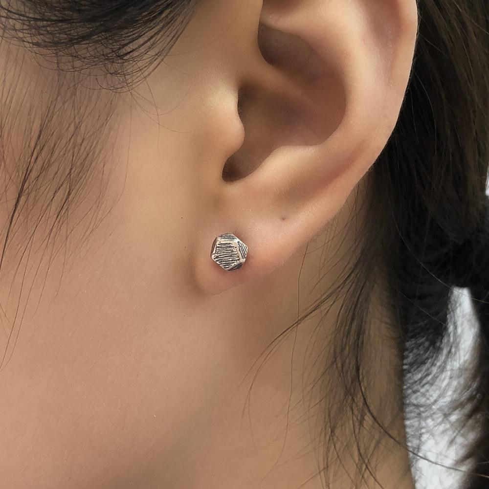 Unisex Retro Hexagonal Diamond Stud Earrings - Fashionable Imitation Thai Silver Jewelry