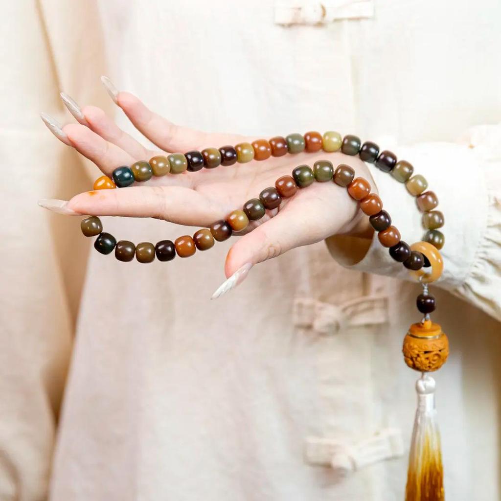Dunhuang Wen Tian Duobao 108 Bead Bodhi Mala: Green Sandalwood Sachet for Men and Women