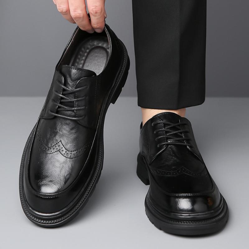 Fashion Men Brogue Leather Casual Shoes Luxury Brand Soft Mens Sneakers Breathable Moccasins Mens Walking Wedding Shoes Zapatos Hombre