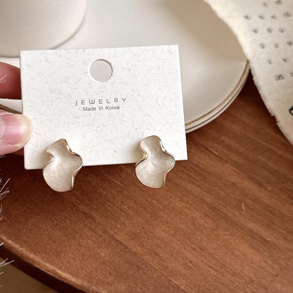 White Enamel Oil Leaf Stud Earrings for Women Geometry Irregular Curling Edge Earrings Party Trendy Personality Jewelry Gift