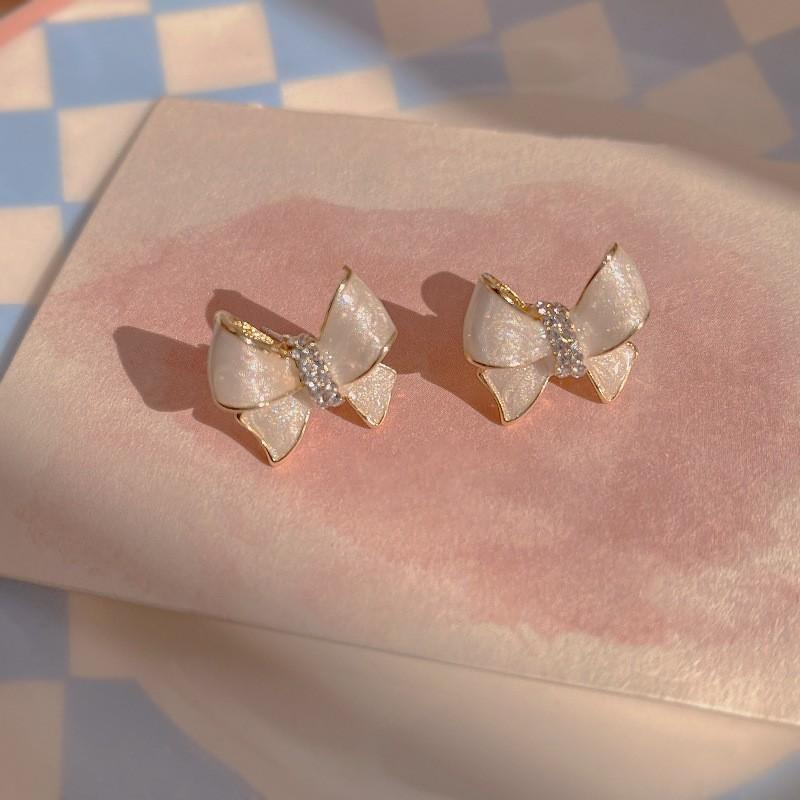 Korean High-end Pearlescent New Trendy Bow Design Cold Wind Stud Earrings