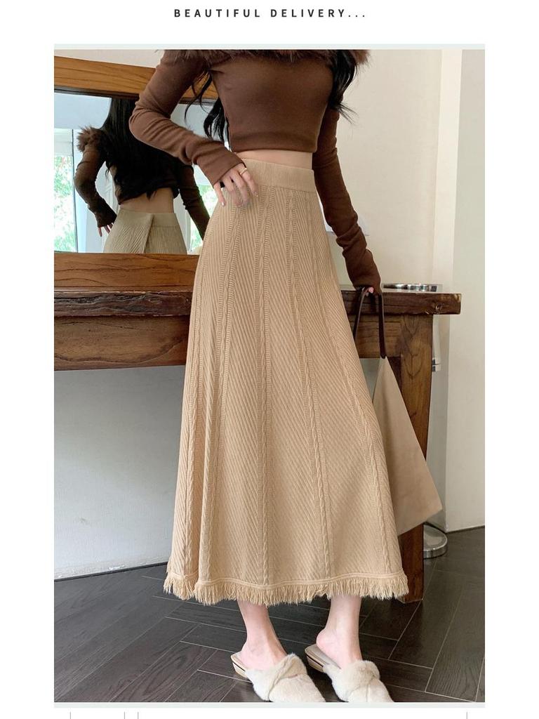 Title: "Elegant Autumn Tassel Knit Skirt - Chic & Artistic Everyday Wear"