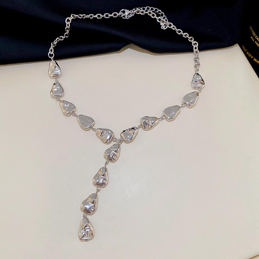 Retro Irregular Bow & Heart Tassel Necklace - Cool Versatile Clavicle Chain for Autumn & Winter