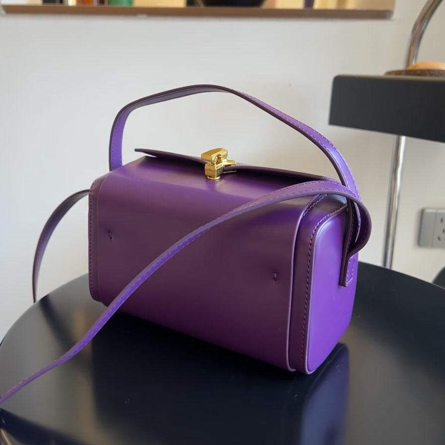 Sac boîte Boston violet framboise nouvelle mode portable petit carré design de niche cuir épaule bandoulière