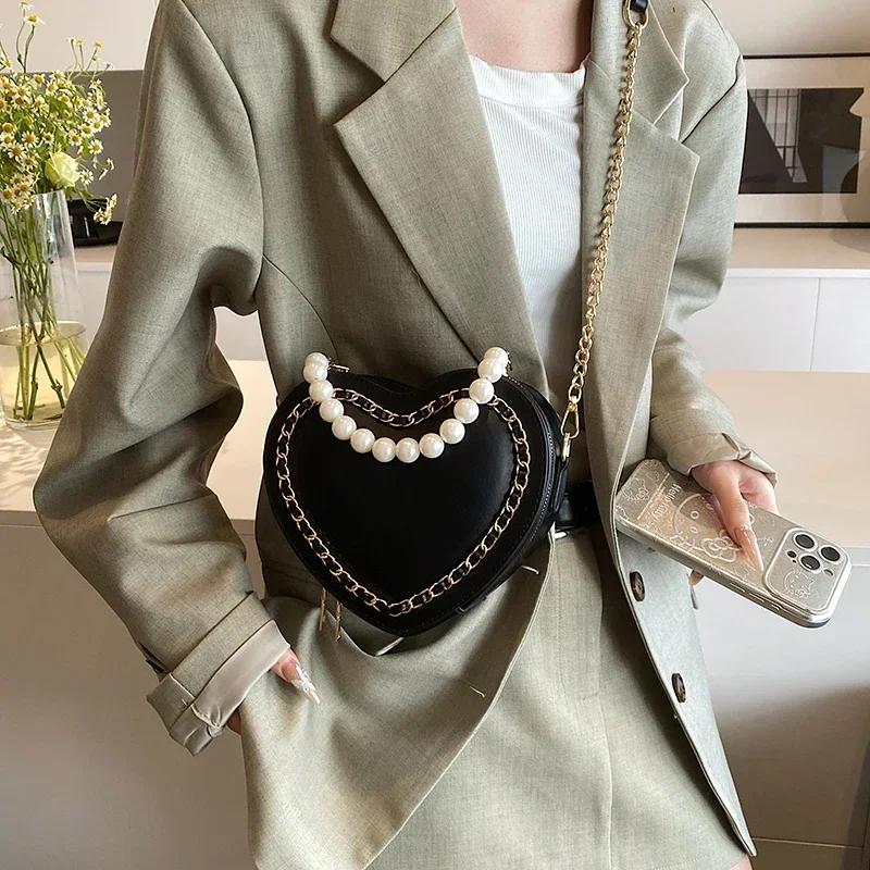 Meistverkaufte exquisite einzelne Schultertasche für Damen, neue herzförmige Perlenschuhtasche mit hoher Textur, Braut-Rotkettentasche