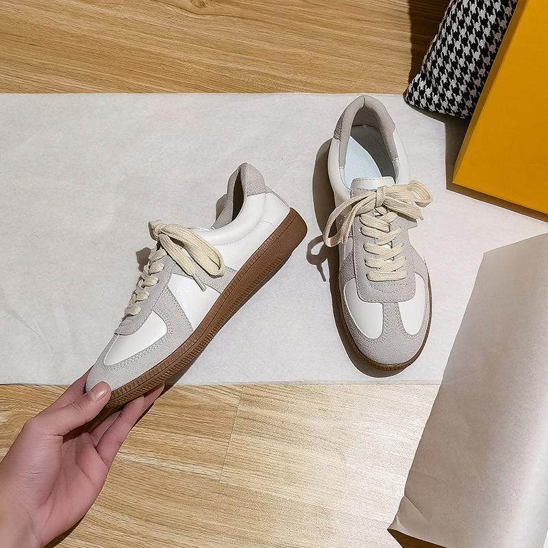 Grape Woman, Retro Hong Kong Style Round Head Color Matching Casual Board Shoes Lace-up German Training Little White Shoes Women's Spring and Autumn