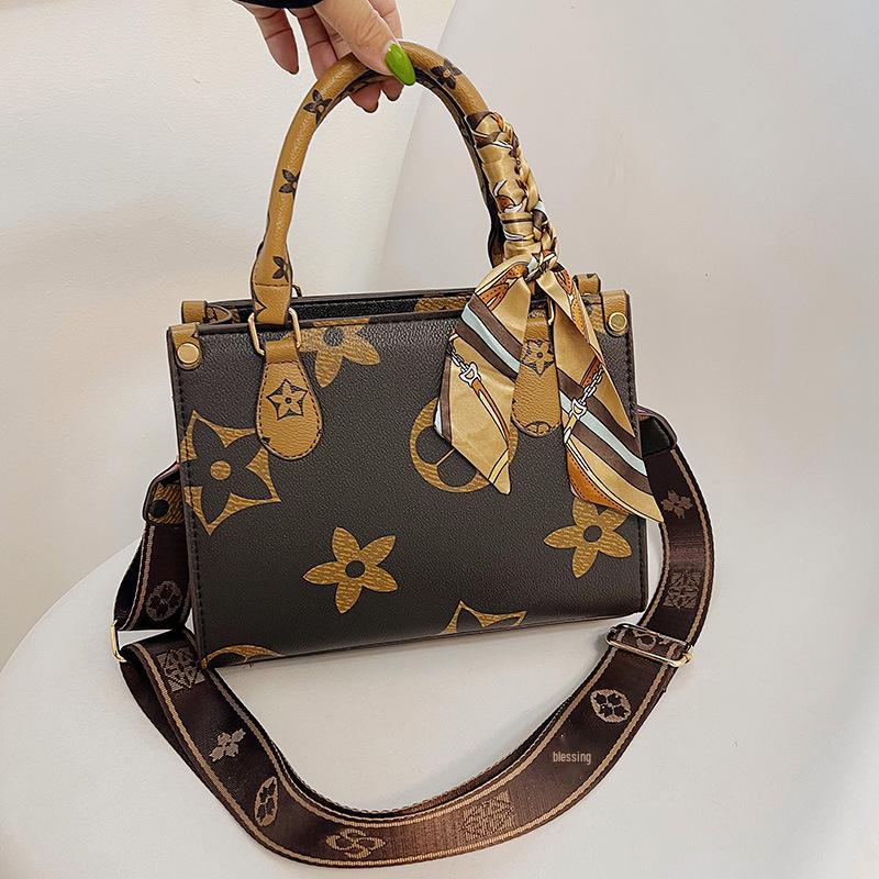 Women's Vintage Floral Tote Bag, 2024 Trendy Large Capacity Shoulder Bag with Wide Strap