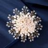 Elegant Temperament Falske Perler Blomst Broche Pin Kvinde Alsidig Pin Corsage Frakke Tilbehør