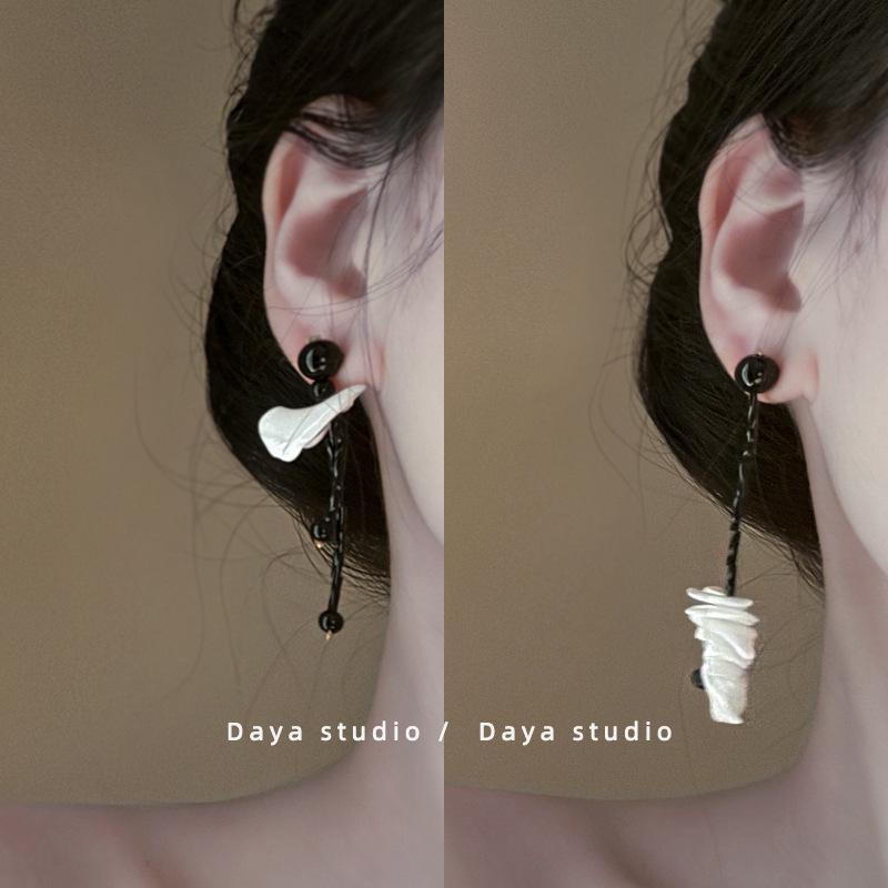 Women's Black Beaded Seashell Stud Earrings - Niche Cold Style Design, High-End Jewelry for Besties