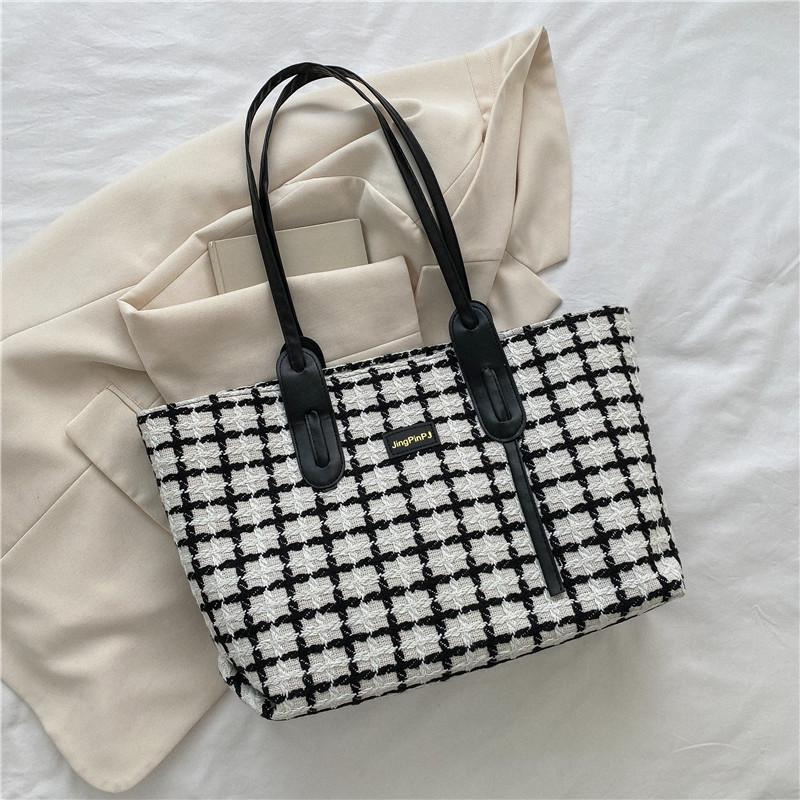 Large capacity bag 2025 new plaid bag women's bag fashionable and simple shoulder bag retro casual portable tote bag