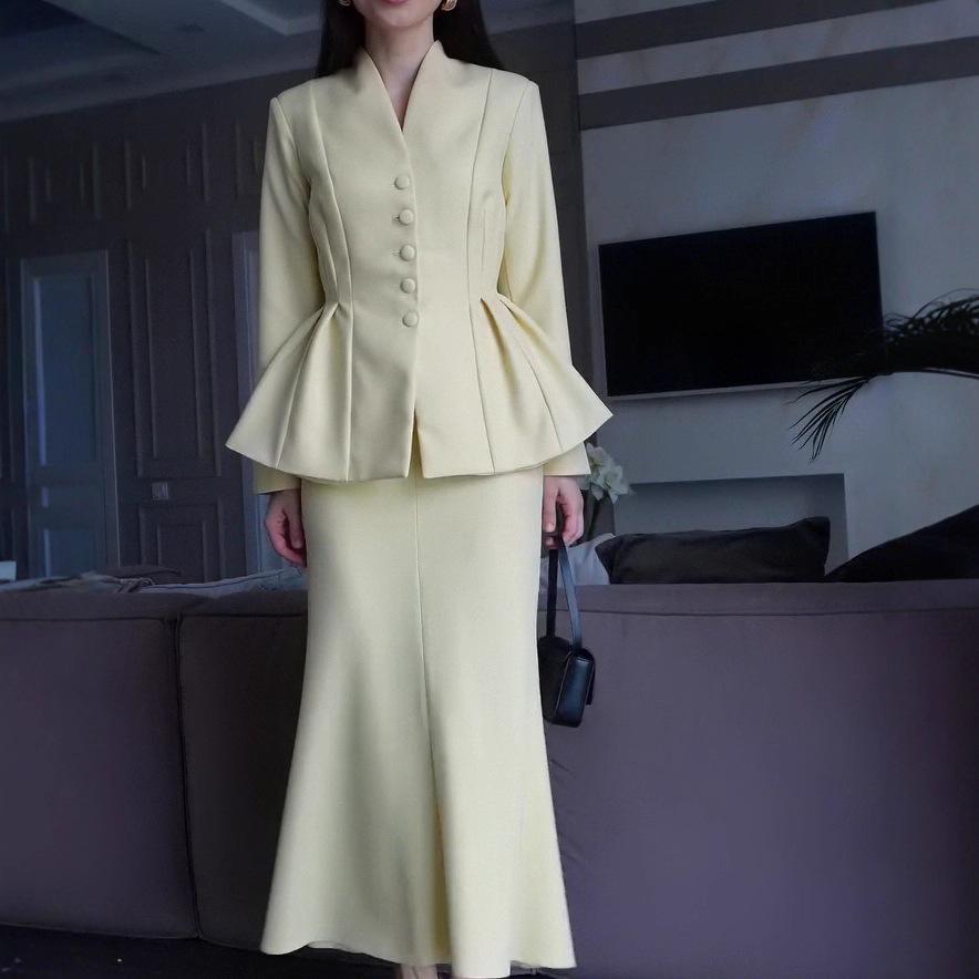 2025 European-American Autumn Cardigan Dress: Elegant, Waist-Cinching Fairy Style for Women's Commuting