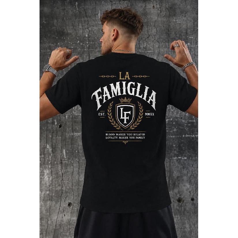 Men s Black Short Sleeve T-Shirt with La Famiglia Graphic Print, Crew Neck, Soft Cotton Feel, Casual Streetwear Style for Everyday Wear S