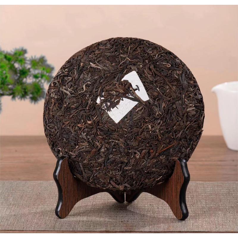 357g Ciasto herbaciane Yunnan Pu'er Brązowa górska surowa herbata Starożytne drzewo Yunnan Ciasto herbaciane