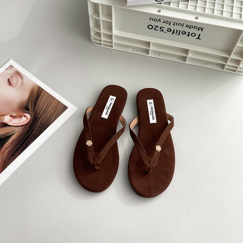 Soft bottom outer wear solid color sandals simple foot pinching summer new flat bottom non-slip holiday beach flip-flops female tide