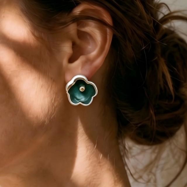 Hot-selling retro bud design hand-painted enamel craft stud earrings Mori literary niche design earrings