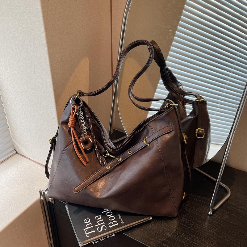 Large Capacity Retro Versatile Shoulder Tote Bag Women's Autumn and Winter New Fashion Commuter Bag Backpack