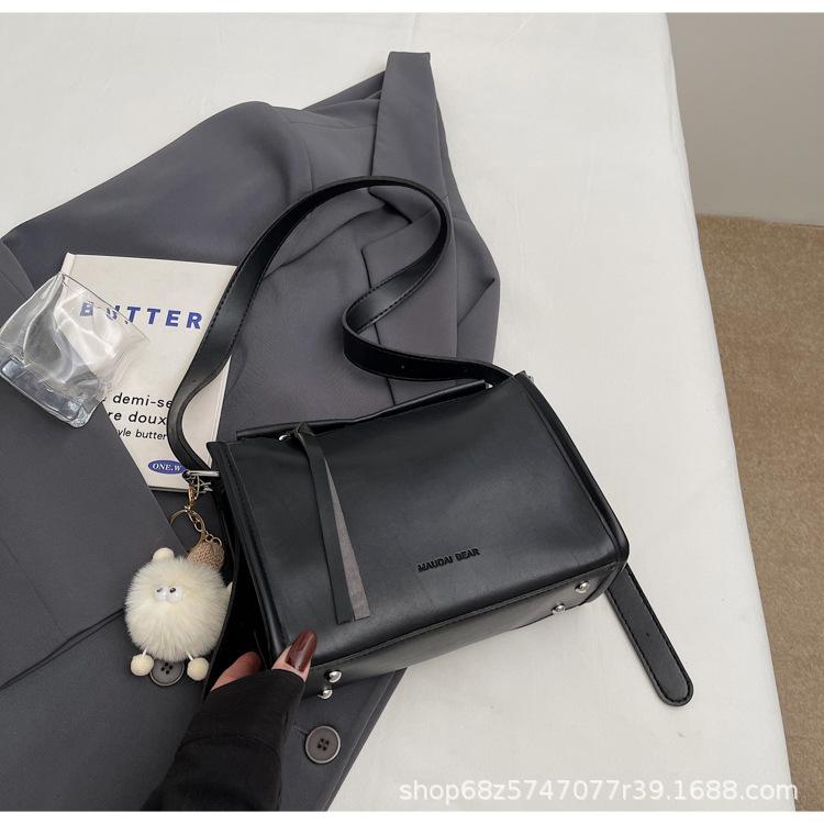 High-end Texture Contrast Color Single Shoulder Armpit Bag Women's 2025 New Fashion Commuter Crossbody Bag Pillow Bag