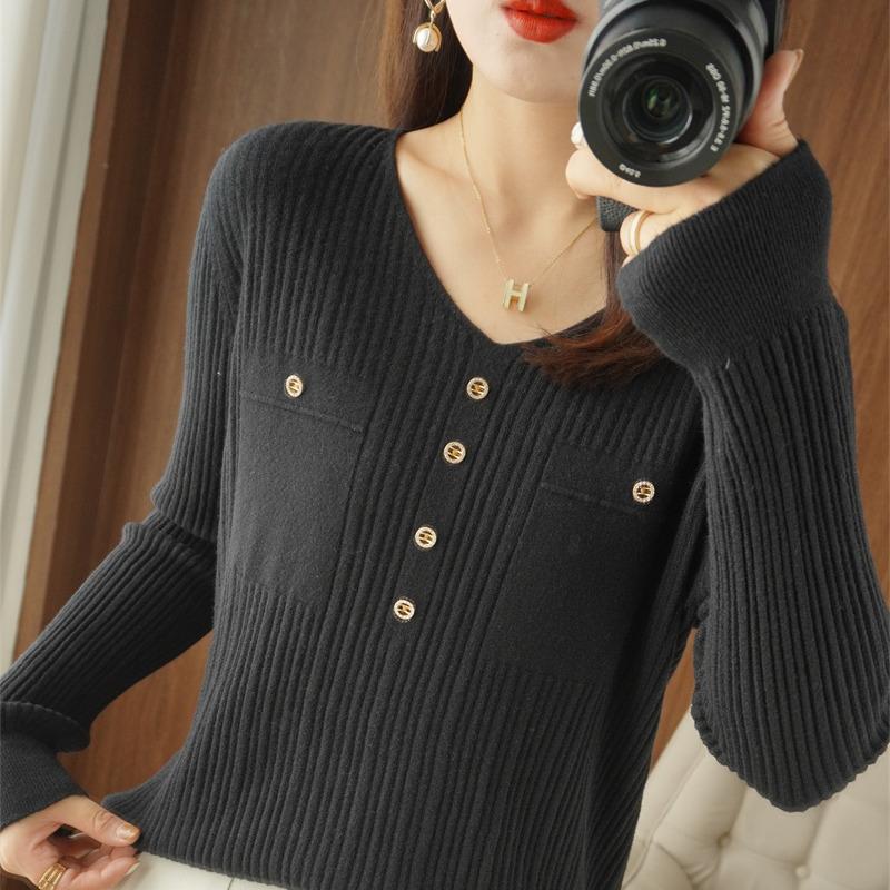 Spring and Autumn New Women's Low-Neck Sweater Women's V-Neck Drilled Buckle Andy Velvet Knitted Bottom Sweater Women's Batch