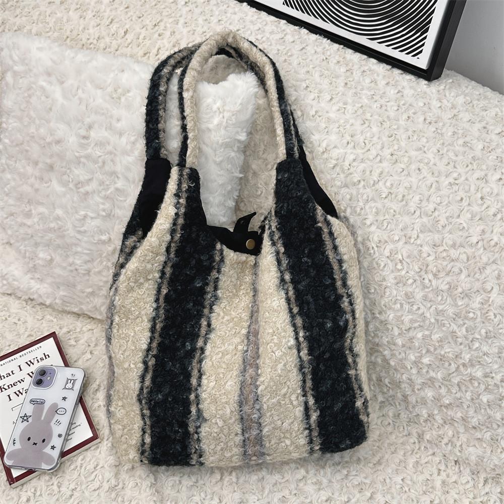 Cozy And Versatile Large Capacity Fluffy Checkered Handbag Perfect For Street Style