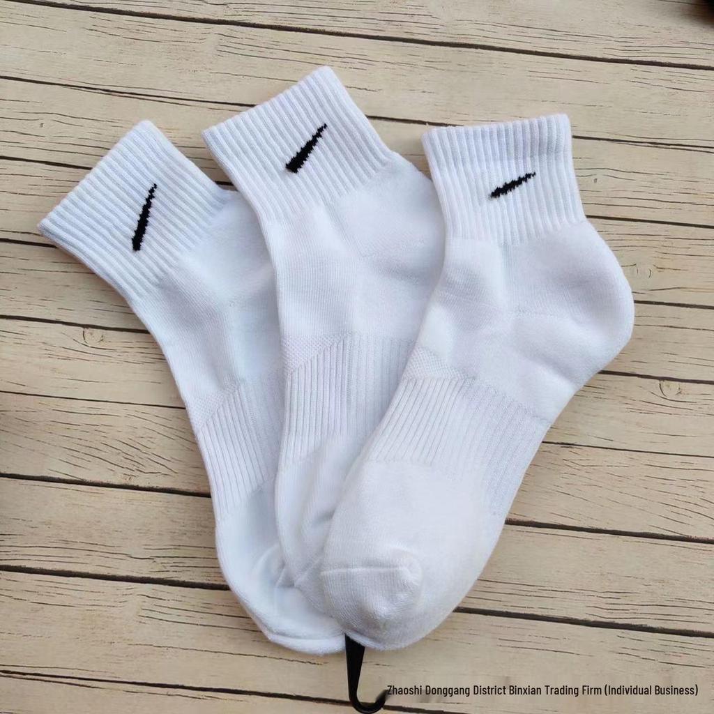 Suwanai Kester Black & White Mid-High Sports Socks - All Seasons