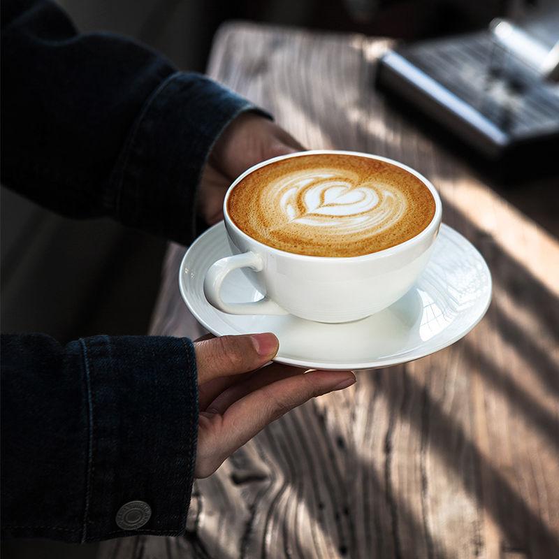 Bone china coffee cup and saucer set, high-end exquisite English-Italian latte latte flower cup, pure white markup cup.