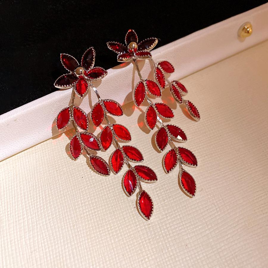 Silver needle European and American retro glass flower wheat ear fringed earrings fashionable personalized earrings light luxury high-end earrings