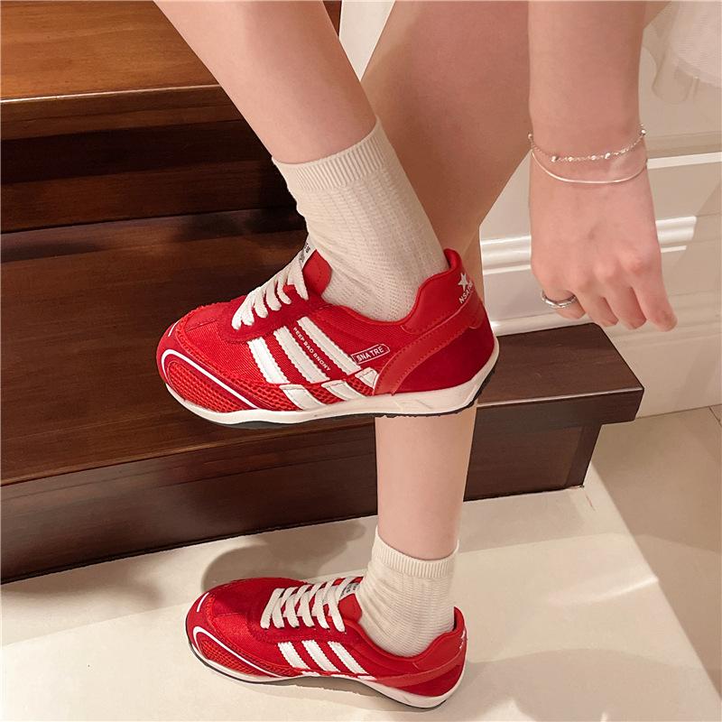 

New fashionable versatile breathable casual women s shoes simple popular casual sports shoes flat shoes women 40 красный
