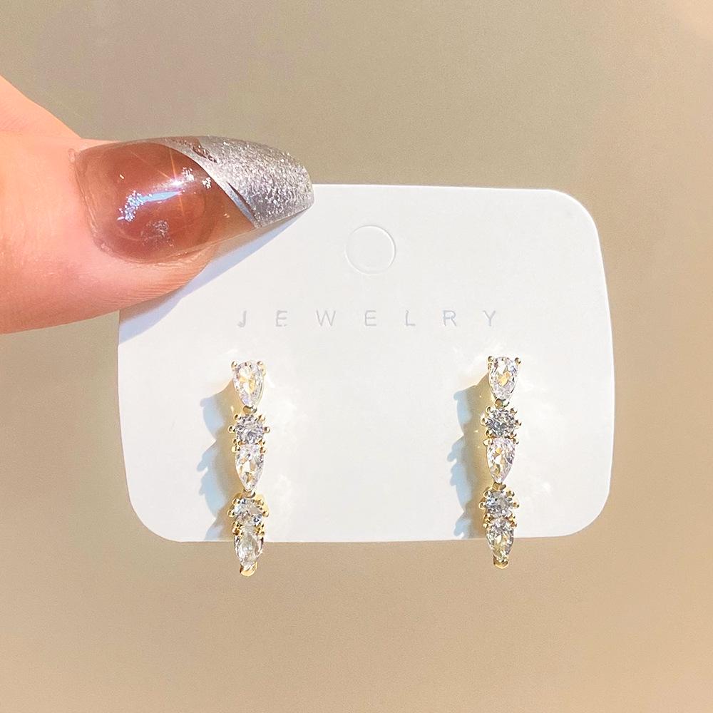 Chic Reflective Sequin Heart Dangle Earrings - Childlike Nightclub Fashion with Ear Hooks
