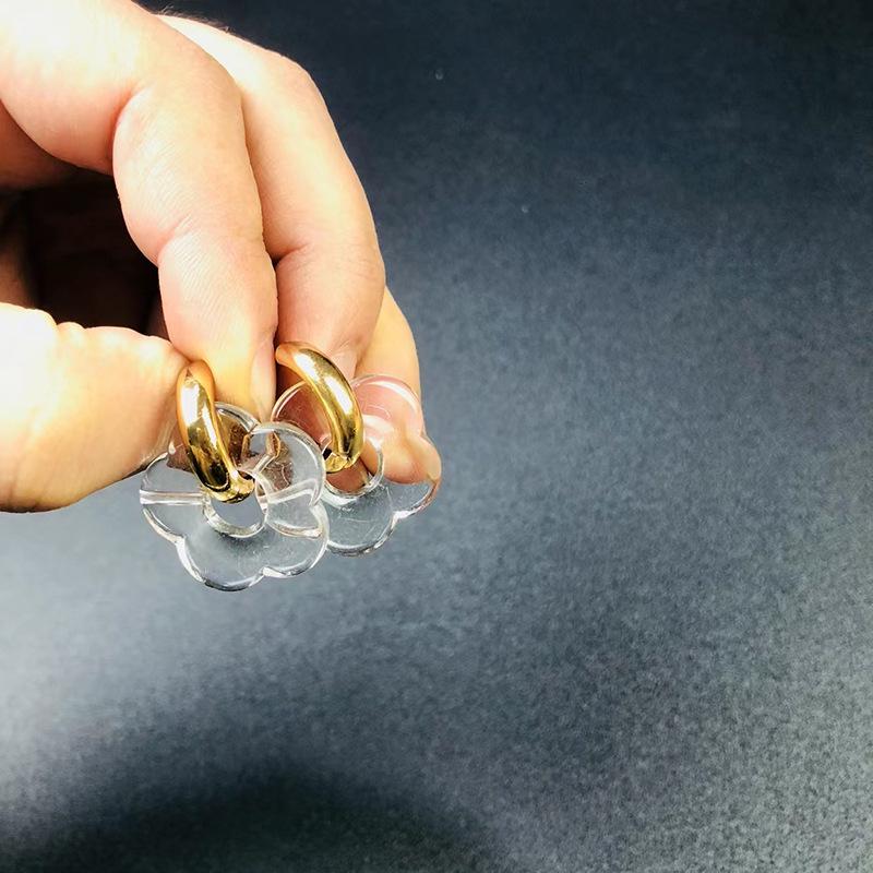 European and American Cartoon Resin Flower Copper Earrings - Cute and Fashionable Flower Hoops.