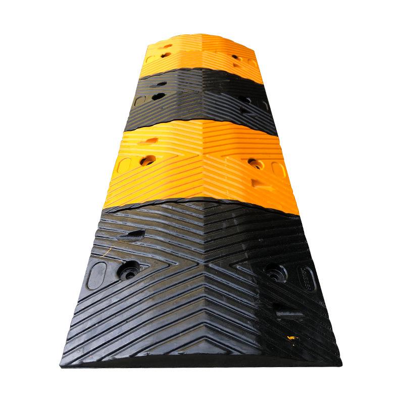 High Load Capacity Rubber Speed Bump for Car & Road Safety
