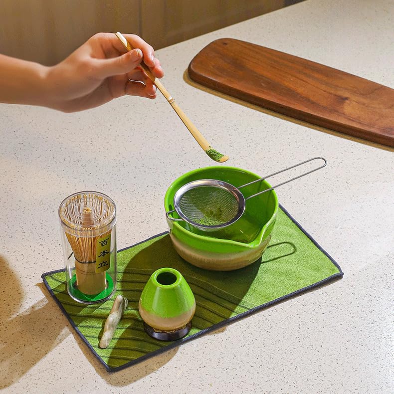 Dieses Matcha-Teezeremonie-Set ist perfekt für Anfänger und enthält einen natürlichen Bambus-Reis, einen traditionellen Bambus-Tee, einen Matcha-Kessel, einen Bambus-