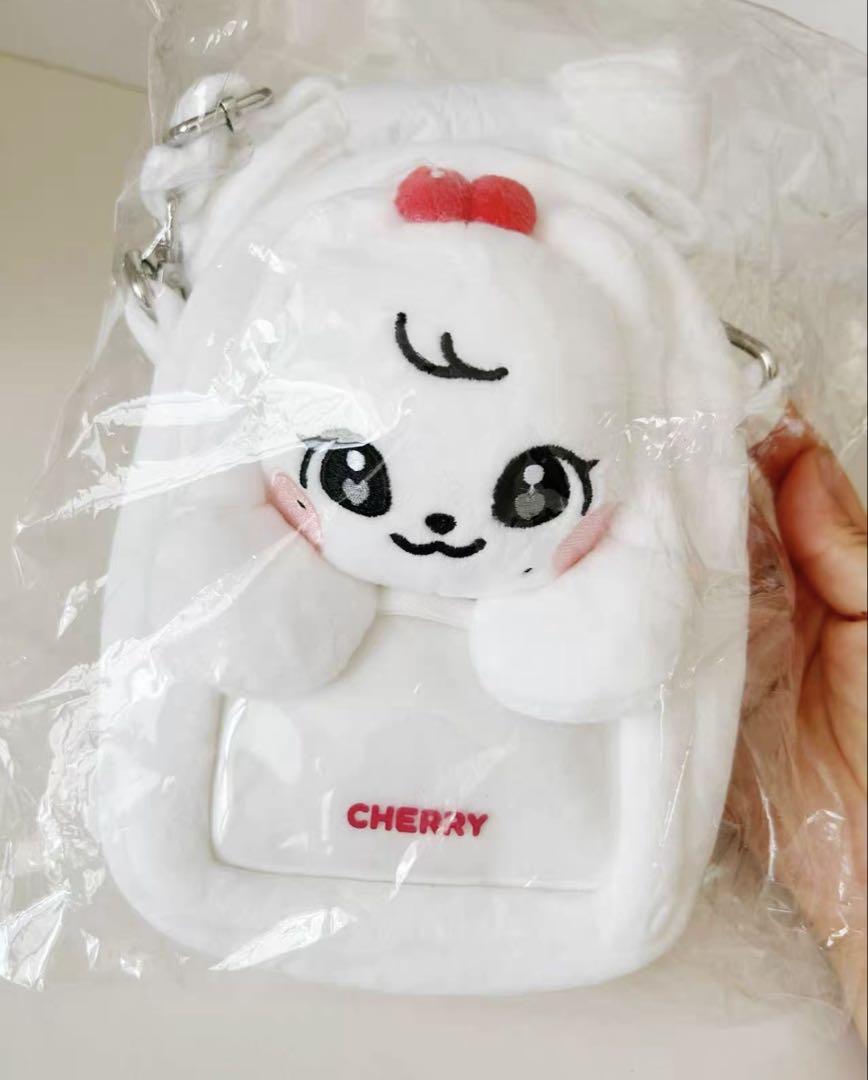 

[USED] IVE Wonyoung minive 2025 Korea Pop-up Exclusive Crossbody Bag