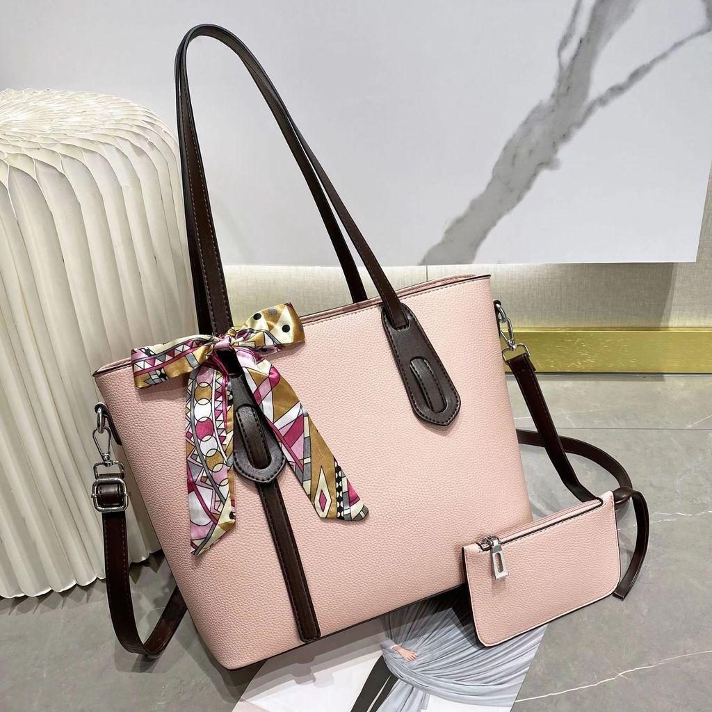 Fashionable Oversized Tote Handbag With Inner Compartments For Leisure And Shopping