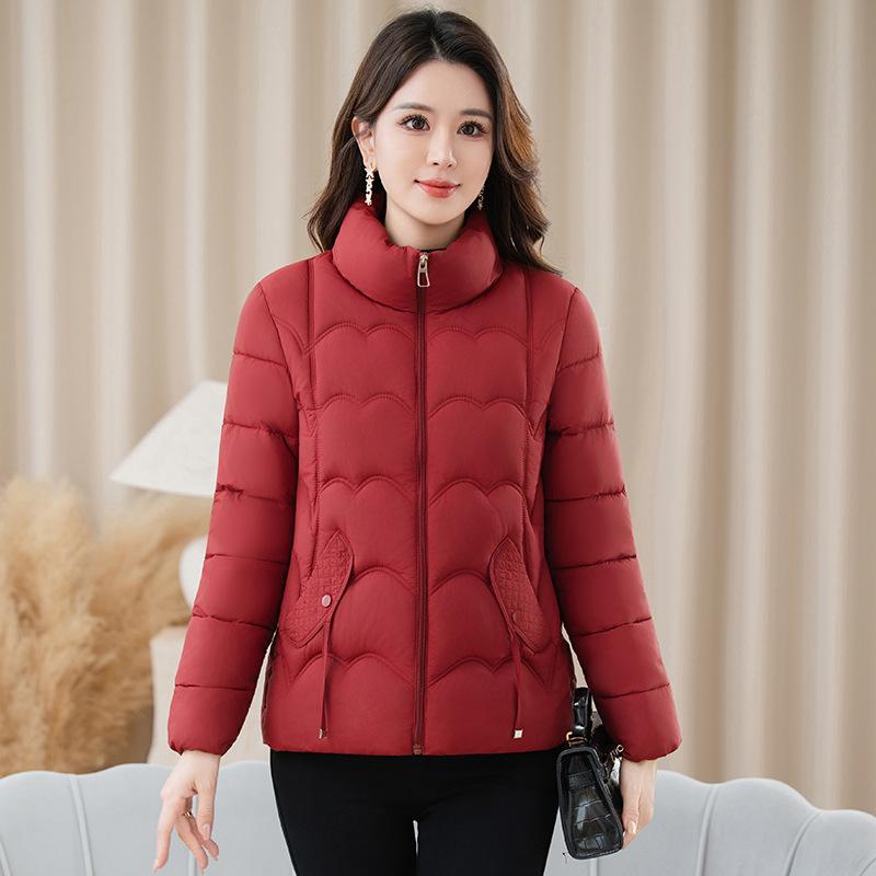 

Куртка пуховая легкая с воротником-стойкой для зрелых женщин XL красный