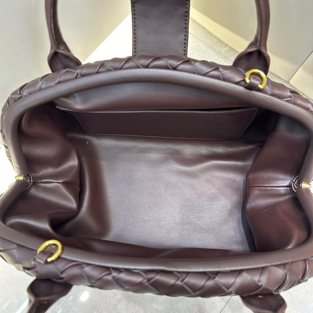 2026 leather cross-border new cloud bag woven portable shoulder crossbody magnetic bowling Boston bag women