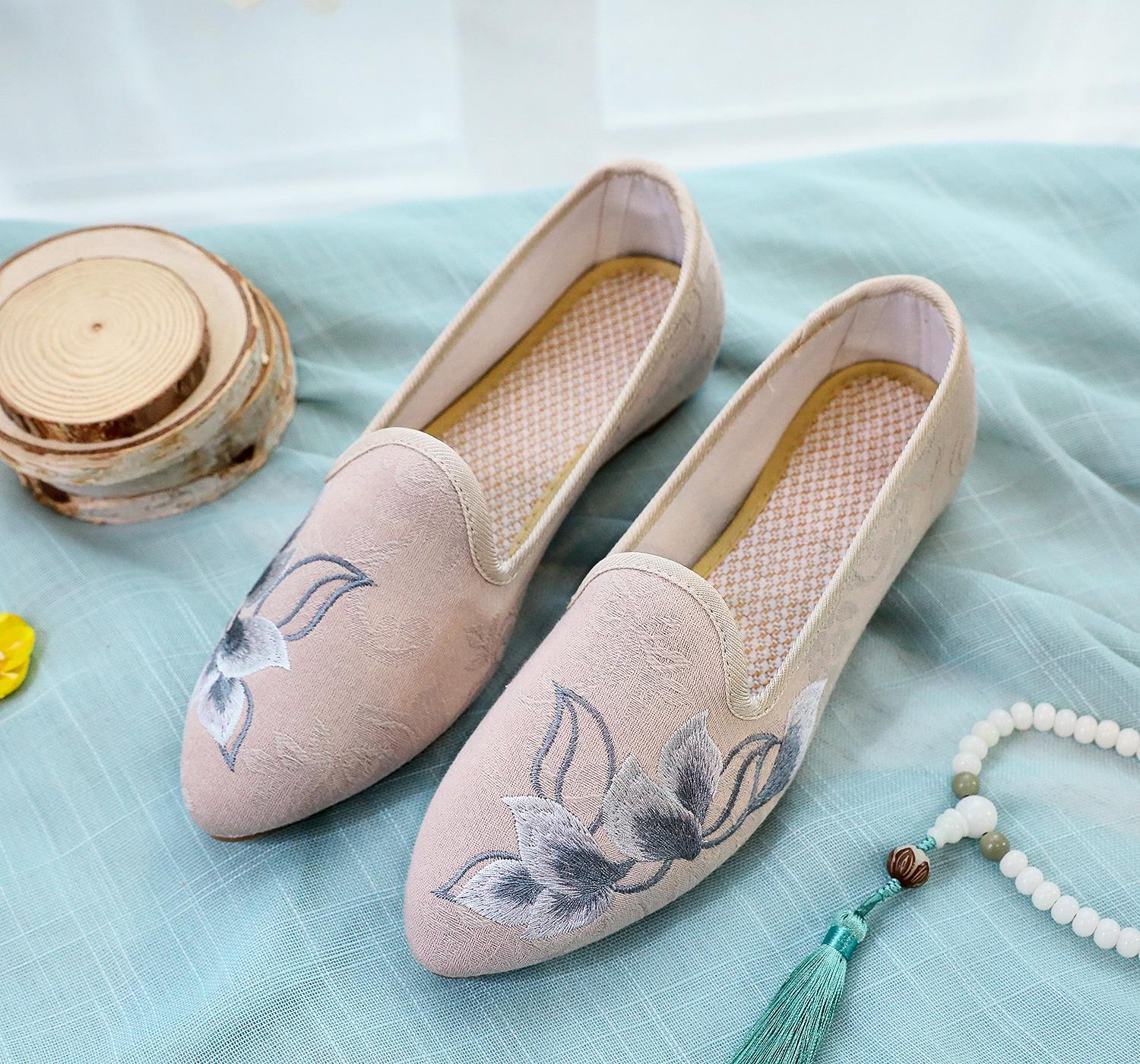 

Женские мюли с вышитым лотосом и острым носком в стиле чонсам на весну и осень size 36 грязно-белый