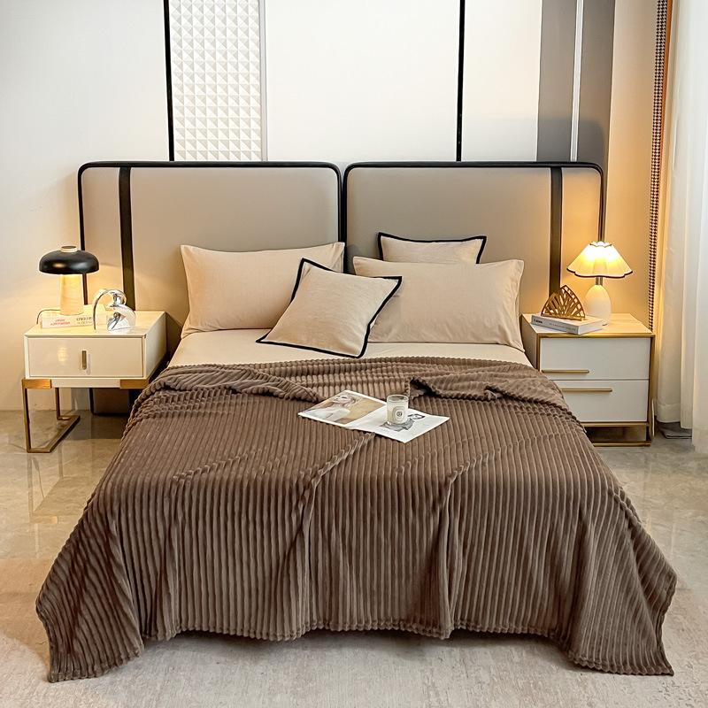 

Однотонний плюшевий плед з кроликом, Плед для кондиціонера, Фланелевий плед, Офісний плед для сну, Покривало з коралового вельвету 180*200cm коричневий