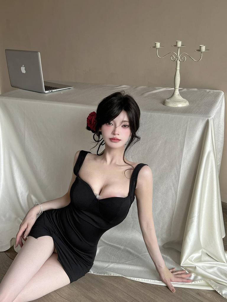 Niche Design Spaghetti Strap High-Waist Bodycon Dress